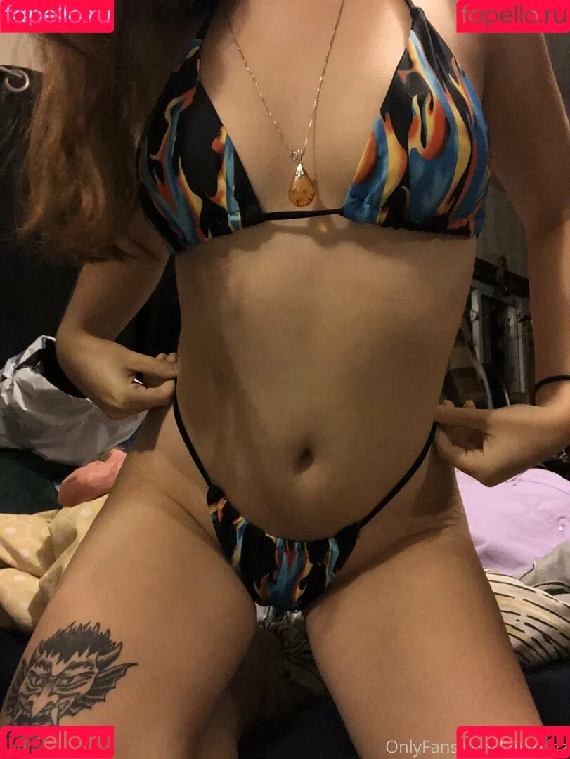 beebuzz Onlyfans Photo Gallery 