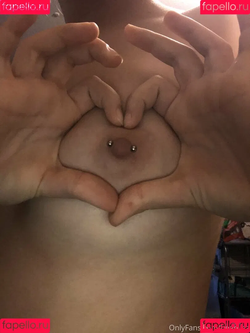 beebuzz Onlyfans Photo Gallery 