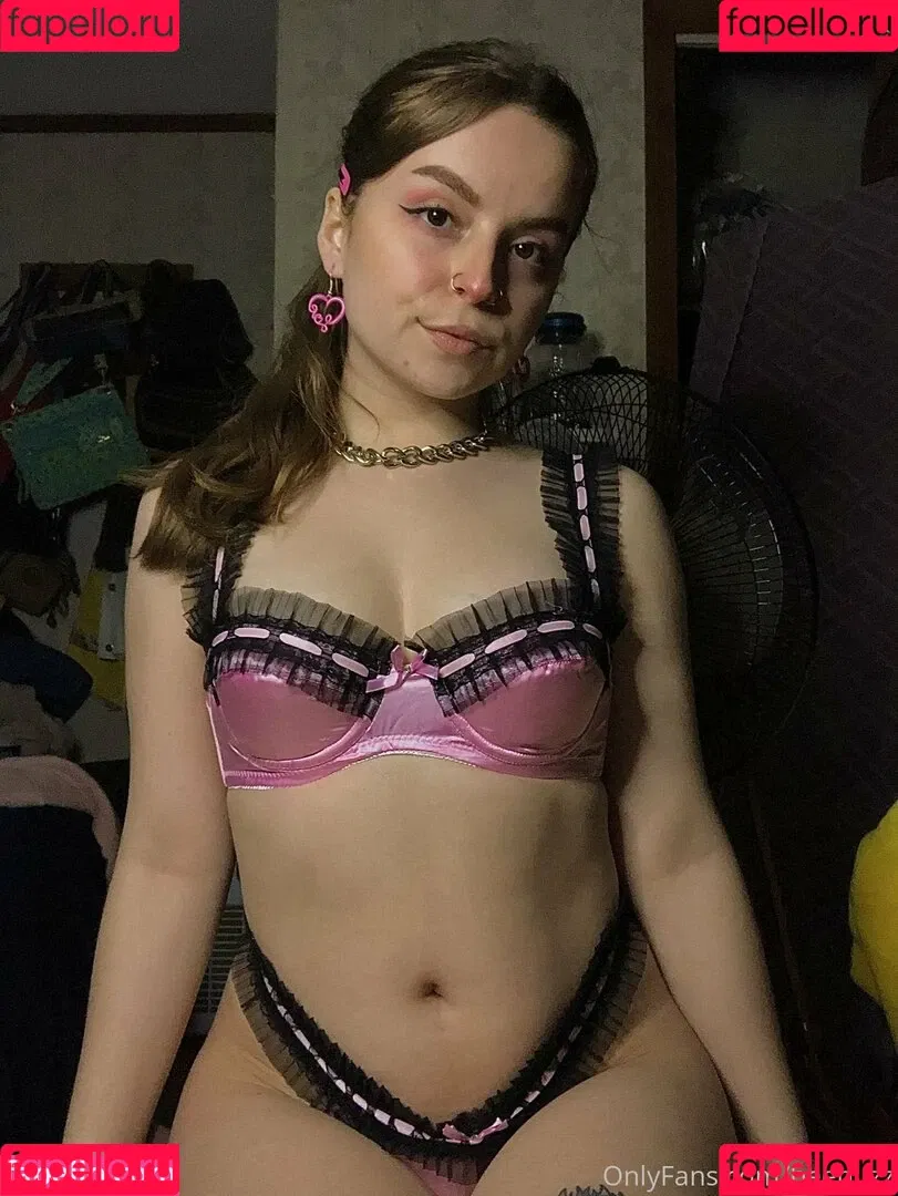 beebuzz Onlyfans Photo Gallery 