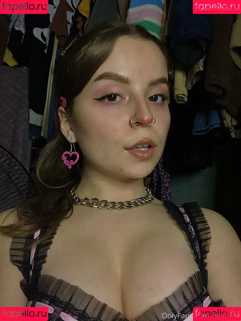 beebuzz Onlyfans Photo Gallery 