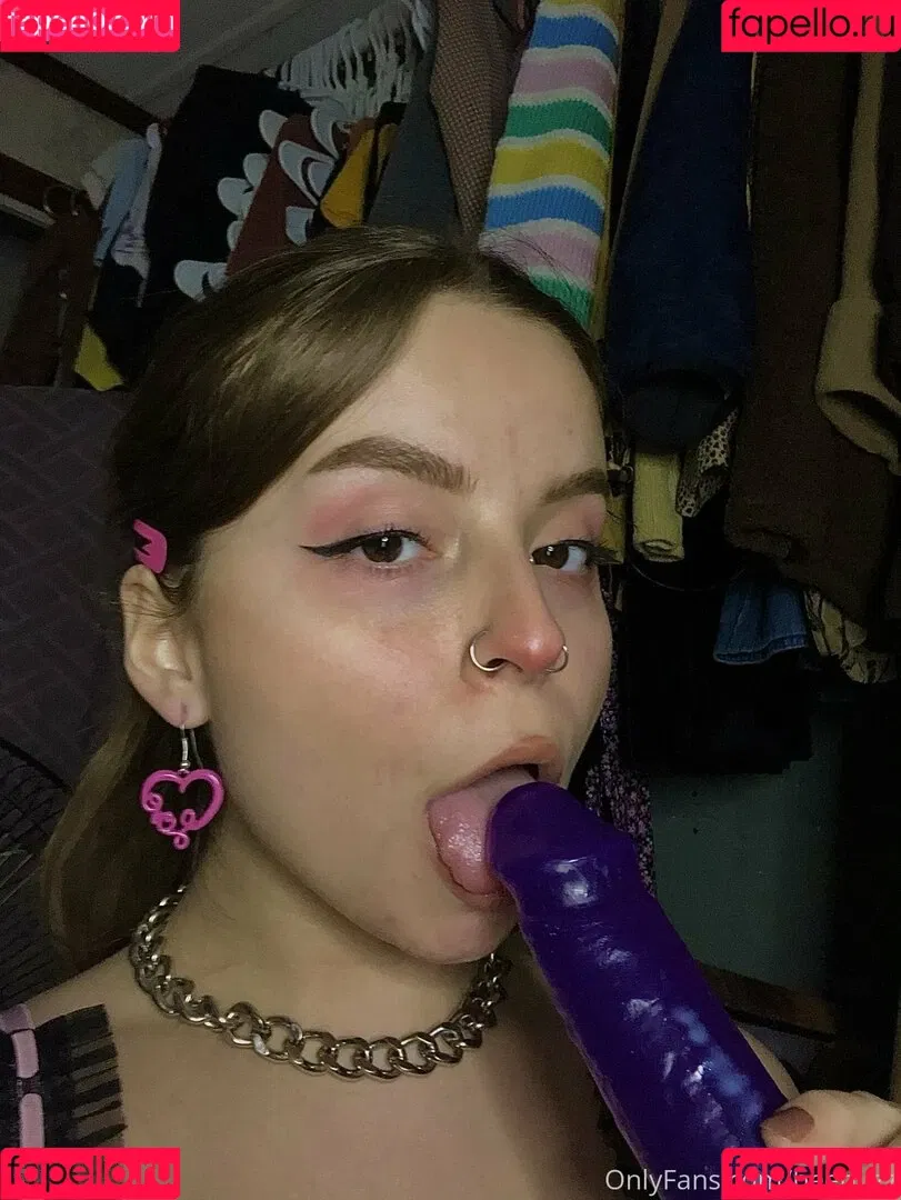 beebuzz Onlyfans Photo Gallery 