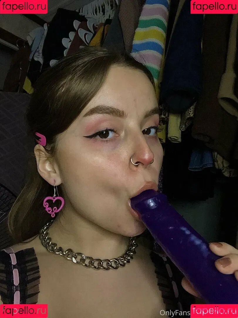beebuzz Onlyfans Photo Gallery 