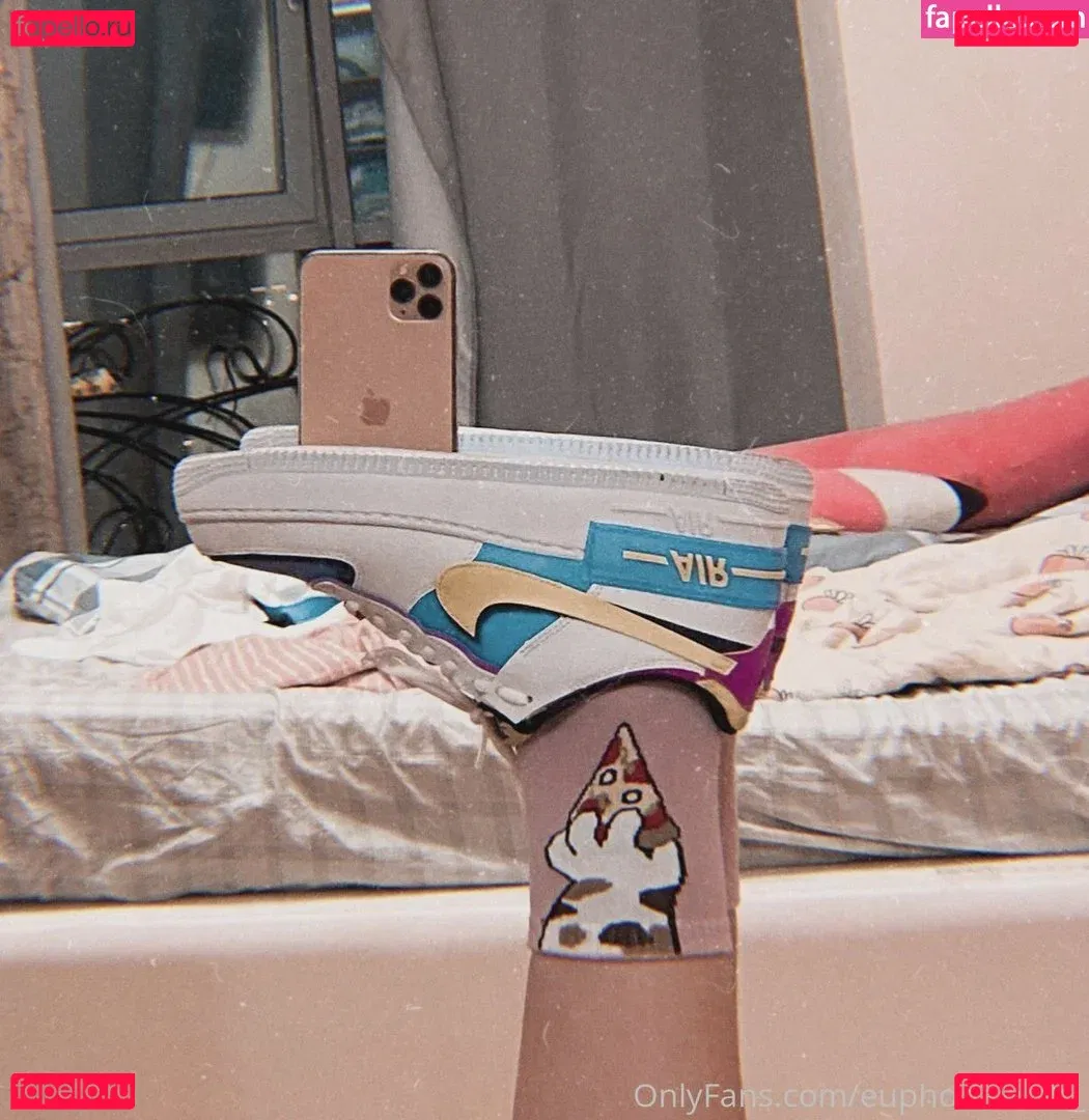 beebuzz Onlyfans Photo Gallery 