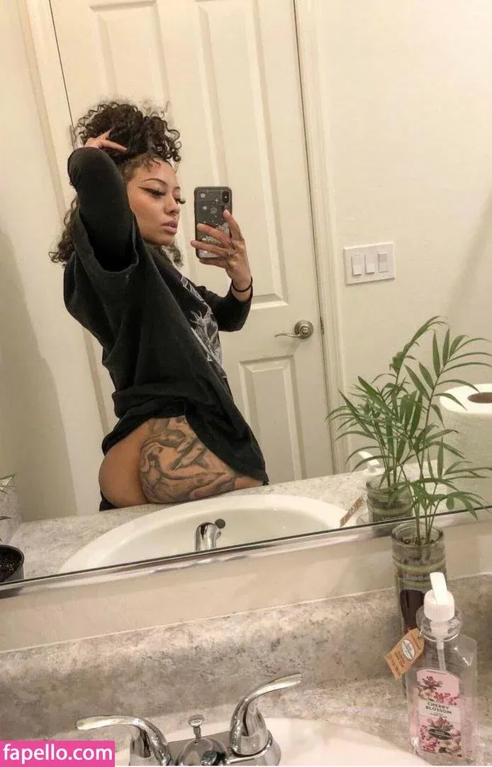 omizuuu Onlyfans Photo Gallery 