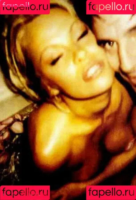 Pamela Anderson Onlyfans Photo Gallery 