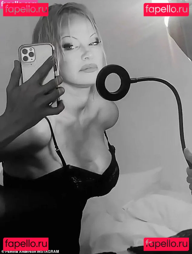 Pamela Anderson Onlyfans Photo Gallery 