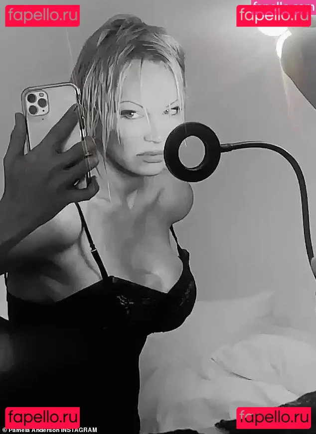 Pamela Anderson Onlyfans Photo Gallery 