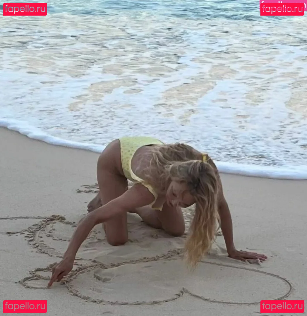 Pamela Anderson Onlyfans Photo Gallery 