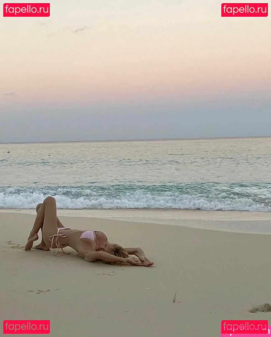 Pamela Anderson Onlyfans Photo Gallery 