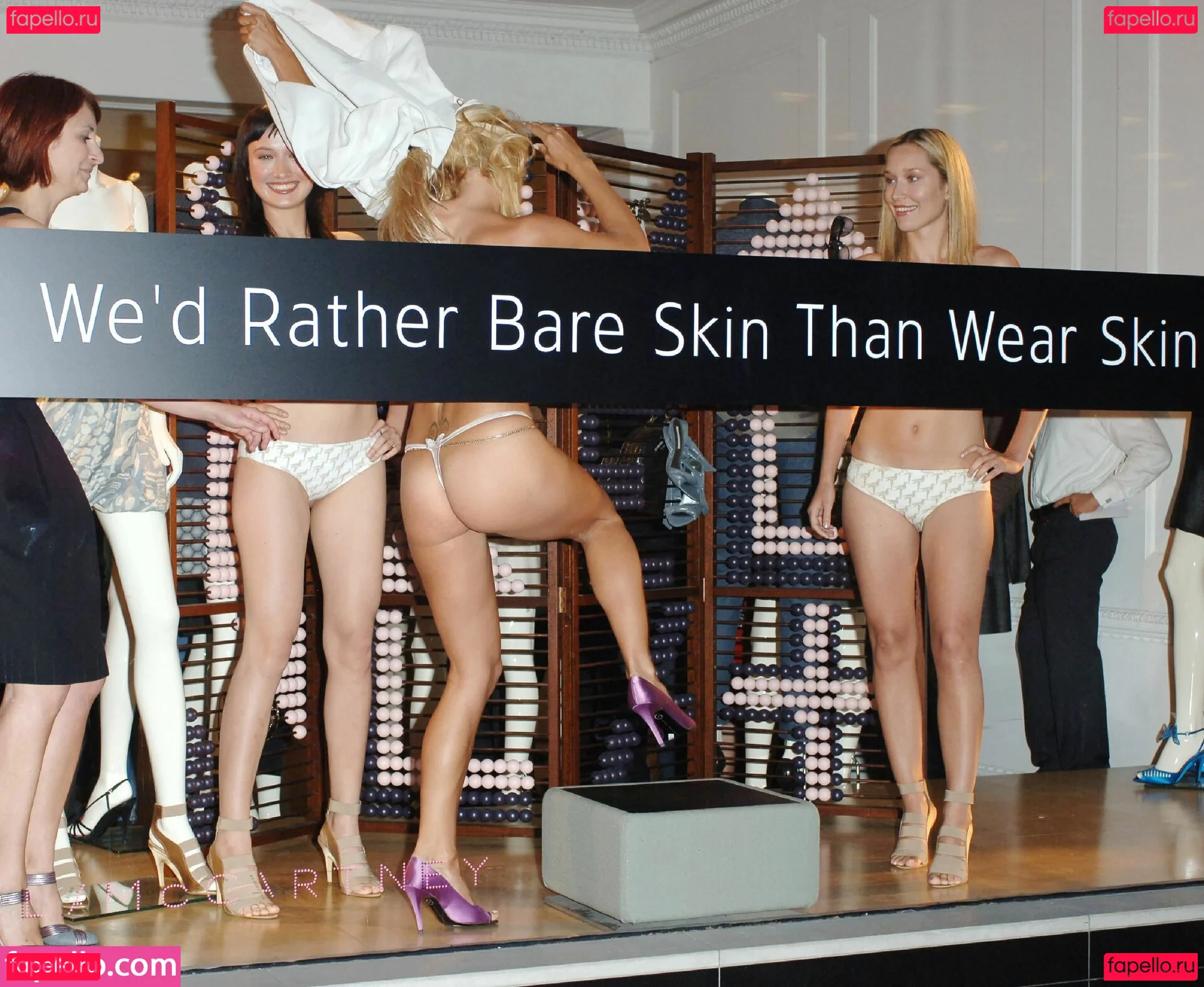 Pamela Anderson Onlyfans Photo Gallery 