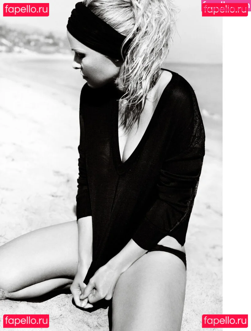 Pamela Anderson Onlyfans Photo Gallery 