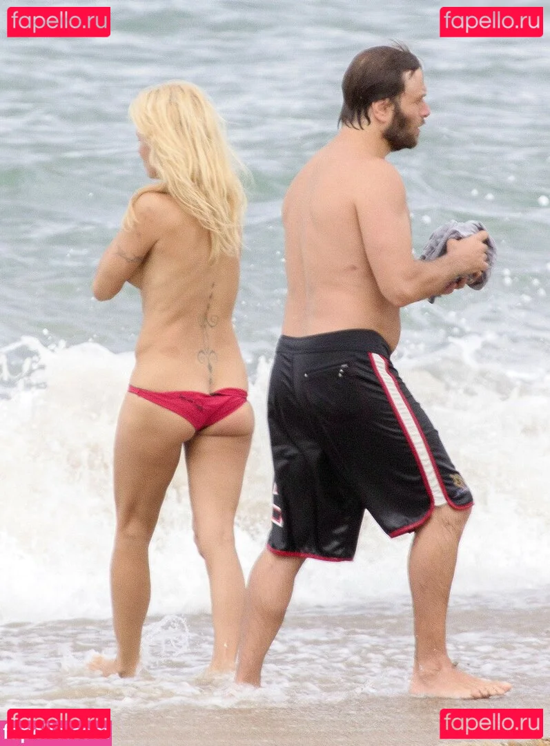 Pamela Anderson Onlyfans Photo Gallery 