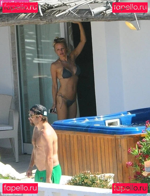 Pamela Anderson Onlyfans Photo Gallery 