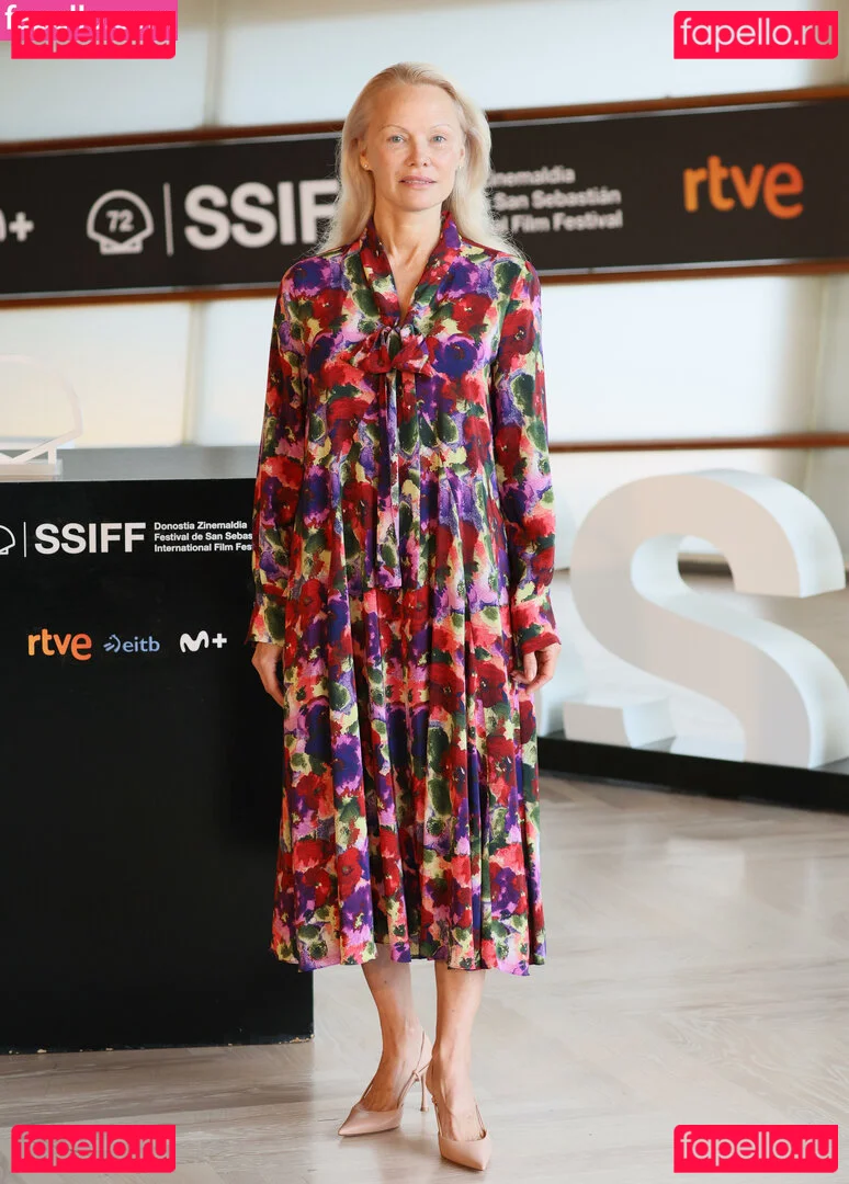 Pamela Anderson Onlyfans Photo Gallery 