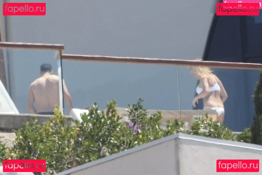 Pamela Anderson Onlyfans Photo Gallery 