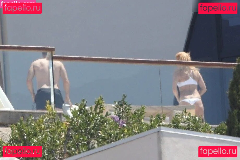 Pamela Anderson Onlyfans Photo Gallery 