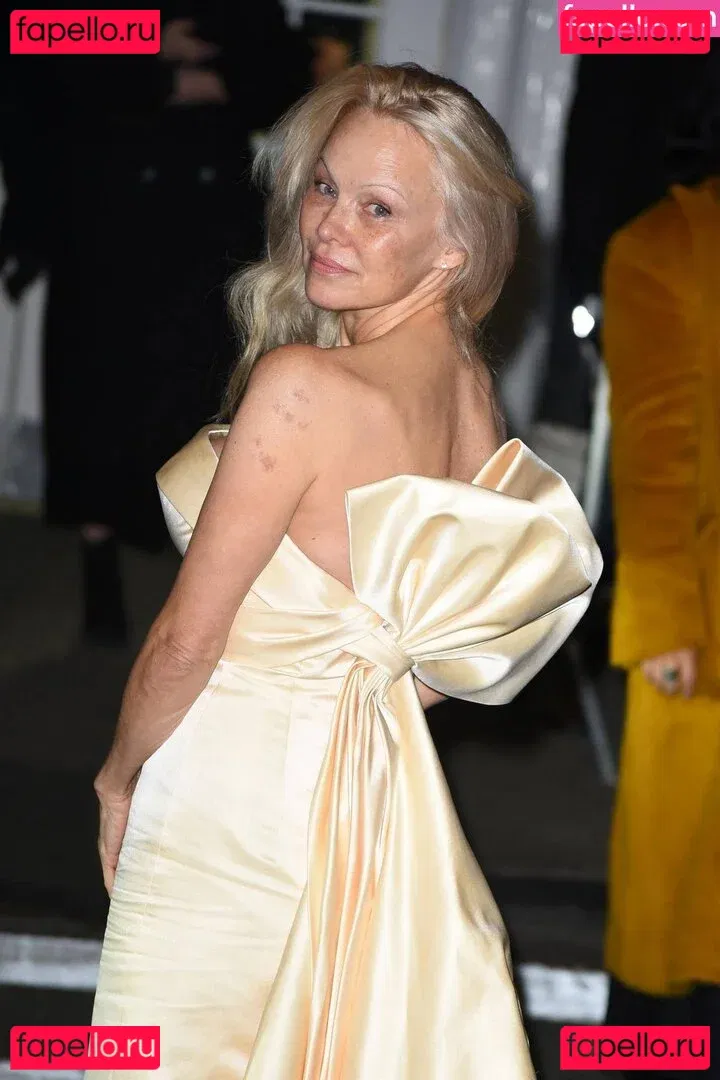 Pamela Anderson Onlyfans Photo Gallery 