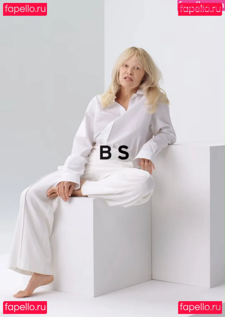 Pamela Anderson Onlyfans Photo Gallery 