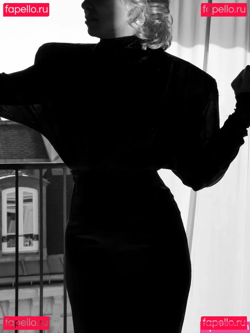 Pamela Anderson Onlyfans Photo Gallery 