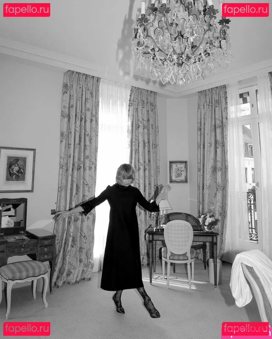 Pamela Anderson Onlyfans Photo Gallery 