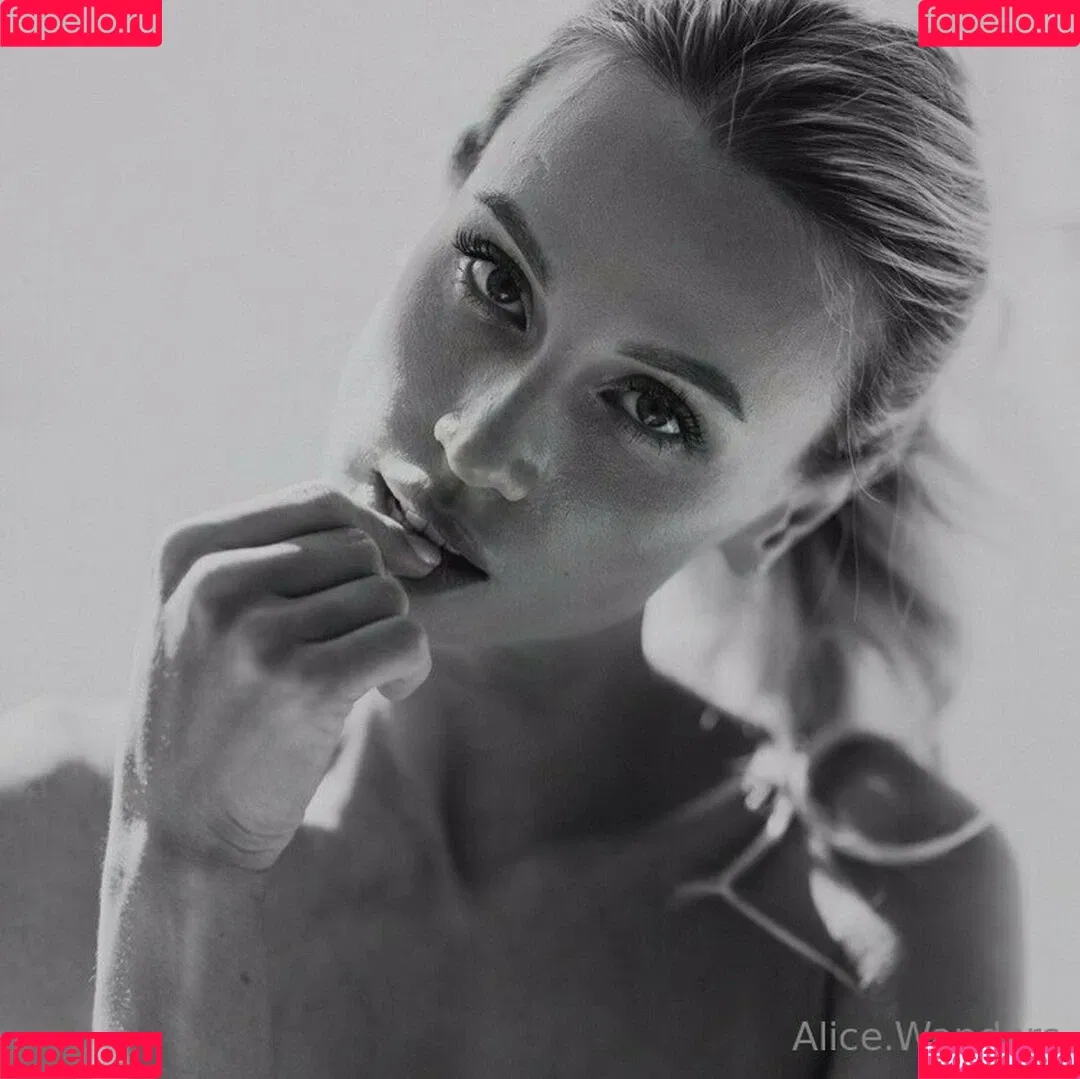 alice_wanders Onlyfans Photo Gallery 
