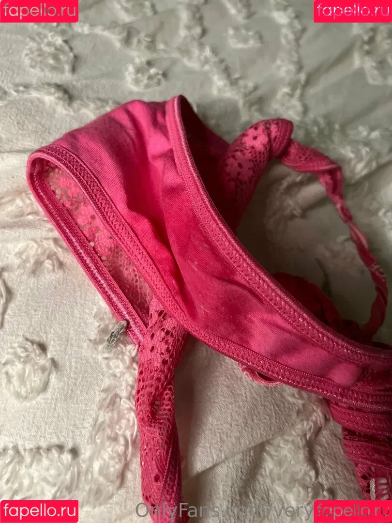 verysmolhat Onlyfans Photo Gallery 