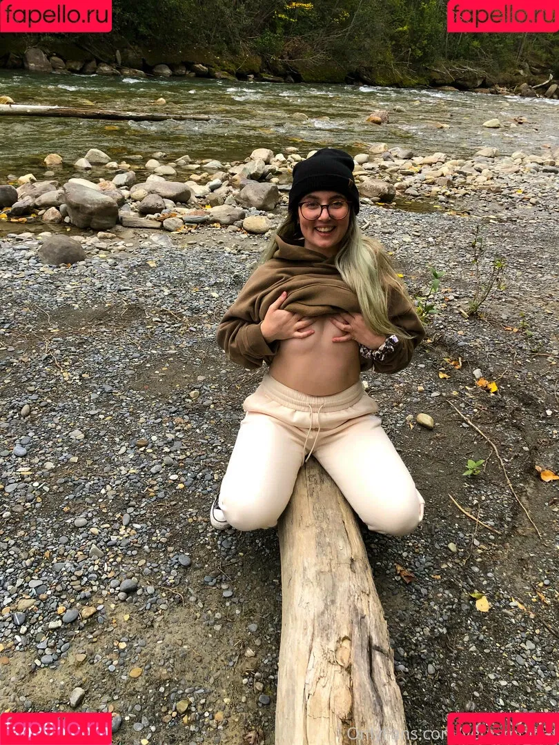 verysmolhat Onlyfans Photo Gallery 
