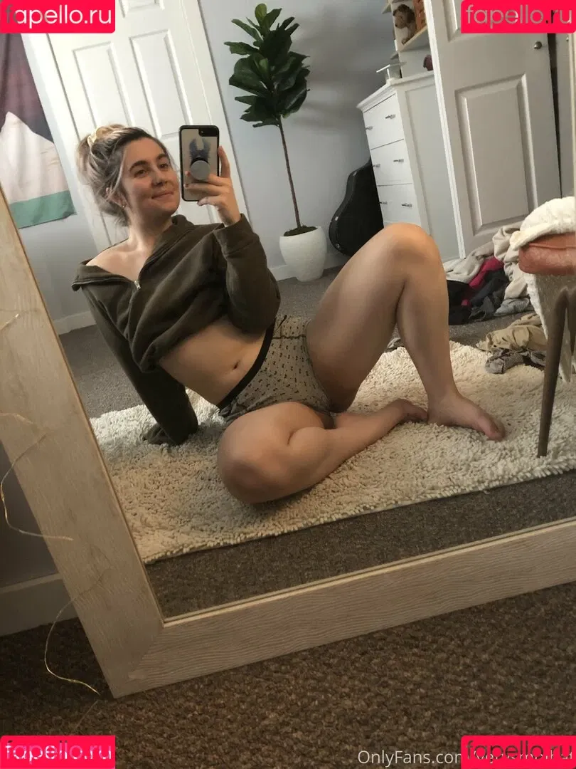 verysmolhat Onlyfans Photo Gallery 