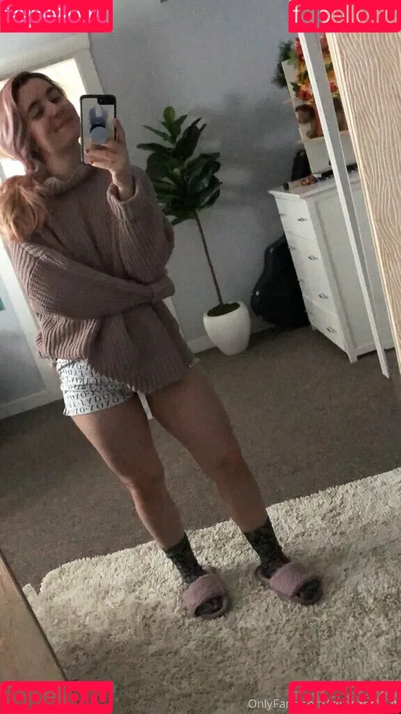 verysmolhat Onlyfans Photo Gallery 