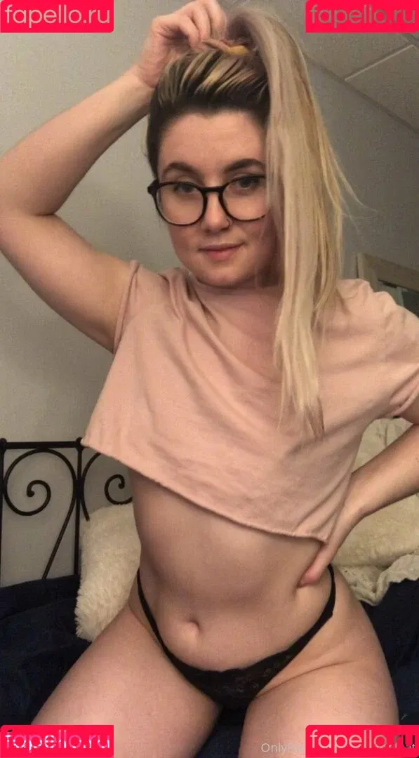 verysmolhat Onlyfans Photo Gallery 