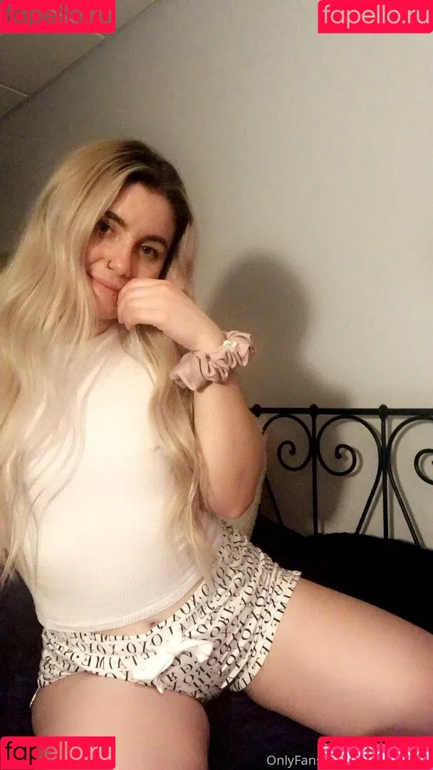 verysmolhat Onlyfans Photo Gallery 