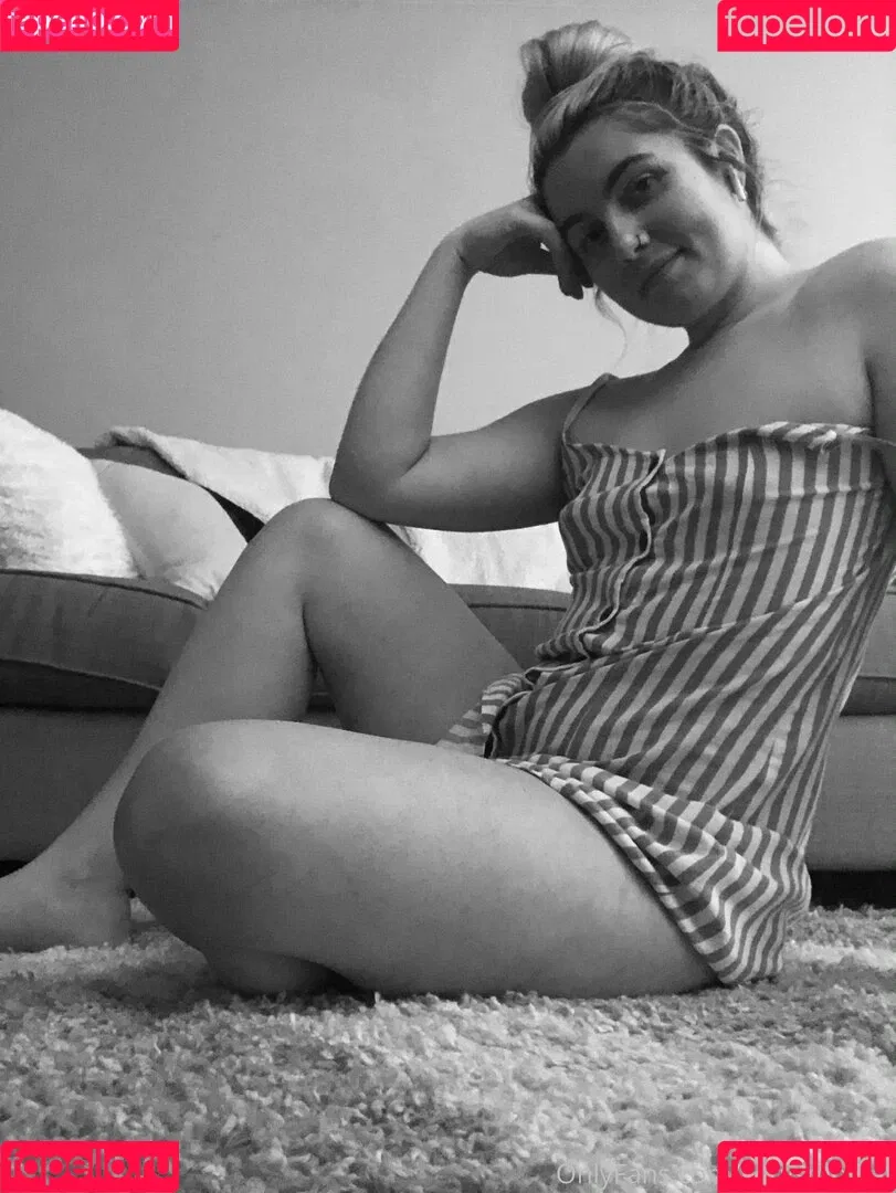 verysmolhat Onlyfans Photo Gallery 