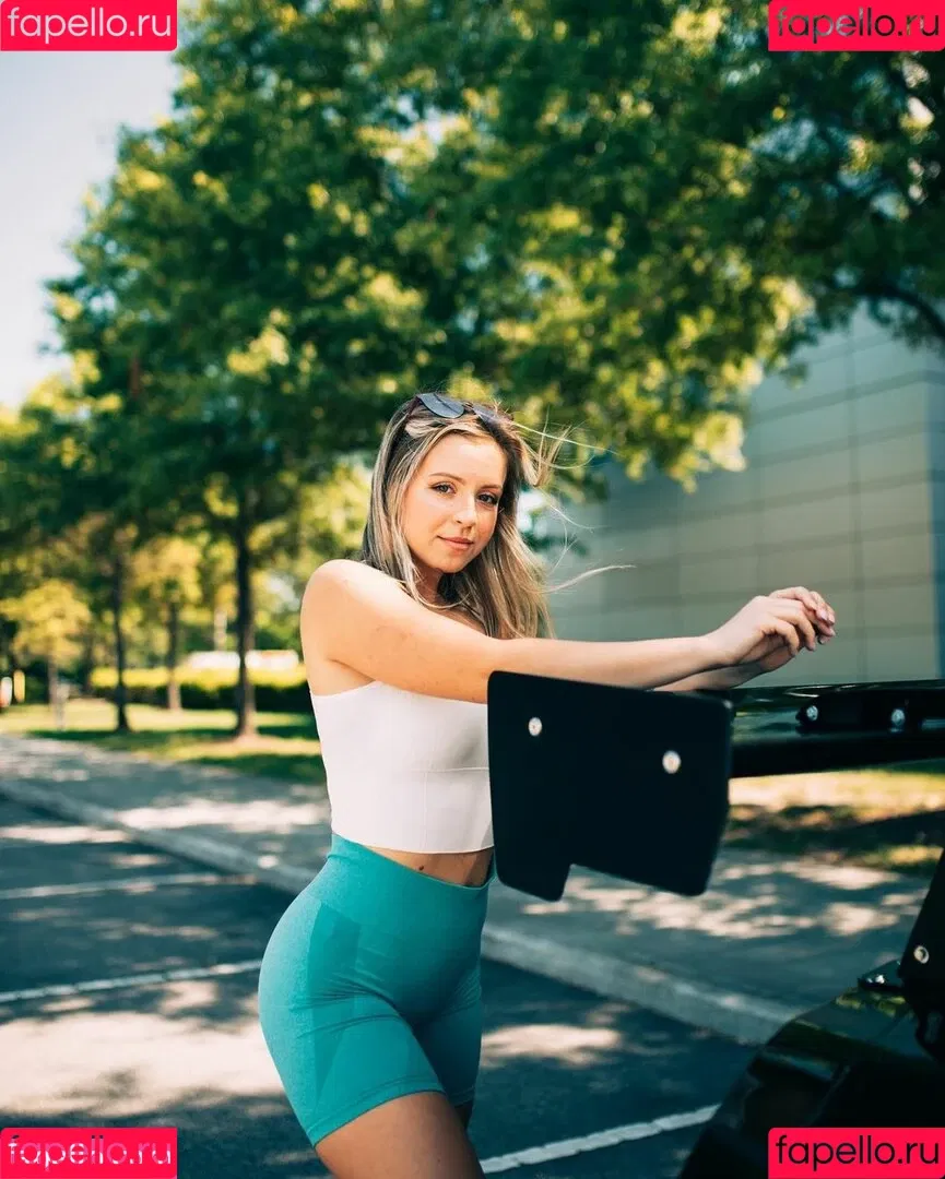 Sarah Senecal Onlyfans Photo Gallery 
