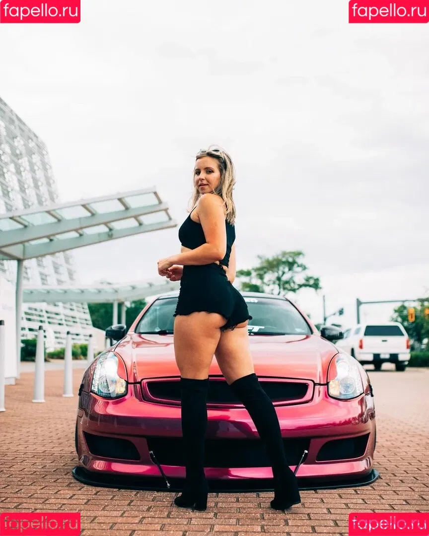 Sarah Senecal Onlyfans Photo Gallery 