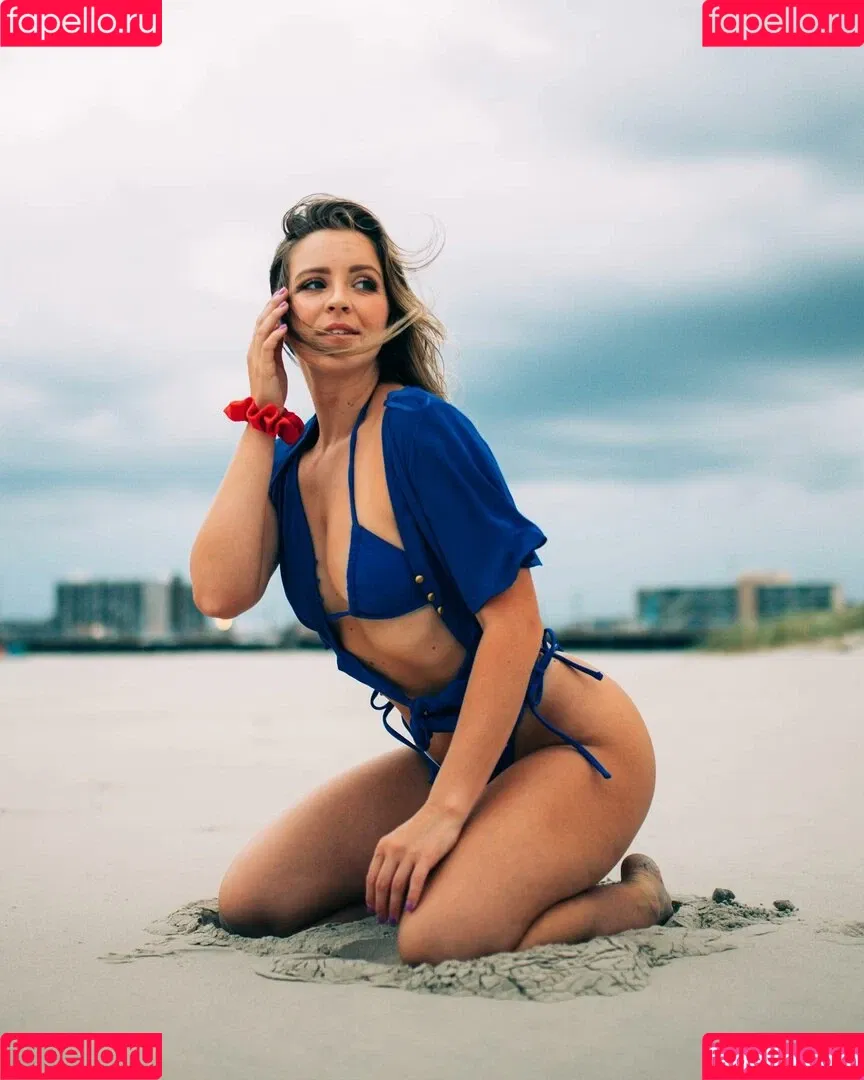 Sarah Senecal Onlyfans Photo Gallery 