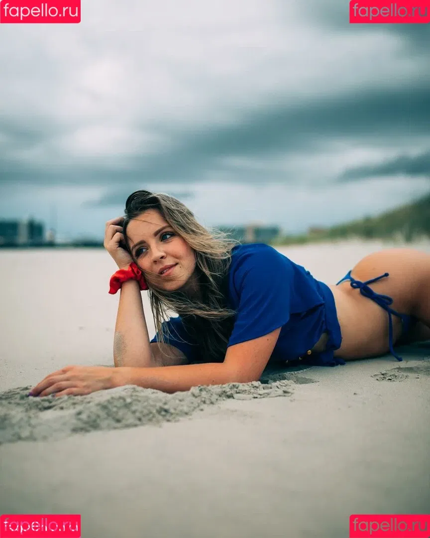 Sarah Senecal Onlyfans Photo Gallery 