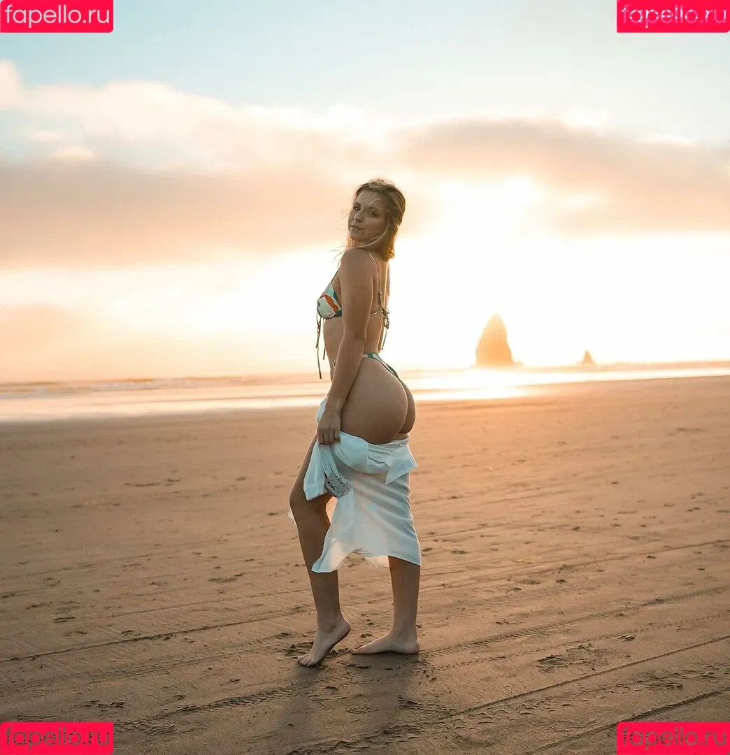 Sarah Senecal Onlyfans Photo Gallery 