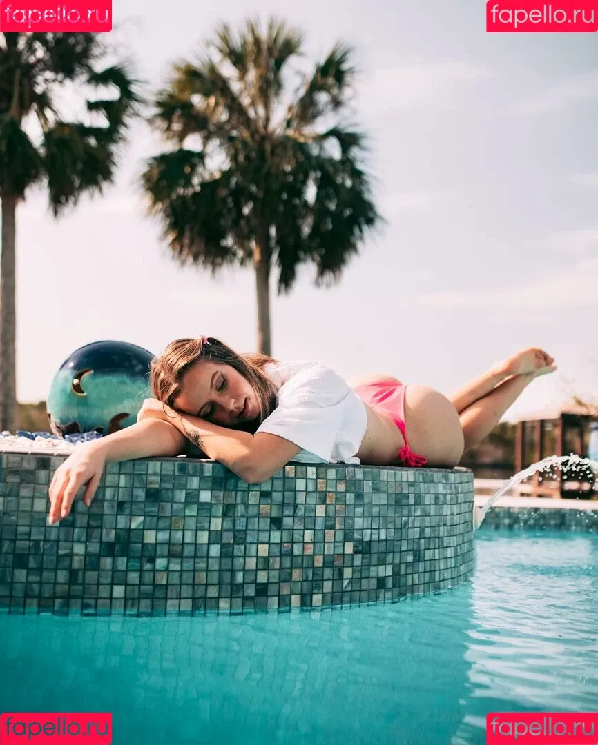 Sarah Senecal Onlyfans Photo Gallery 