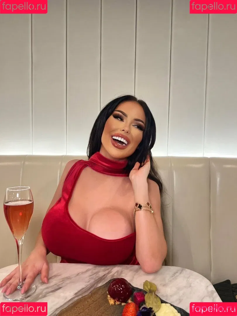 Paris Milan Onlyfans Photo Gallery 