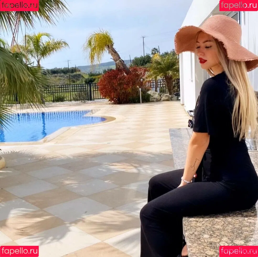 Linabmn Onlyfans Photo Gallery 