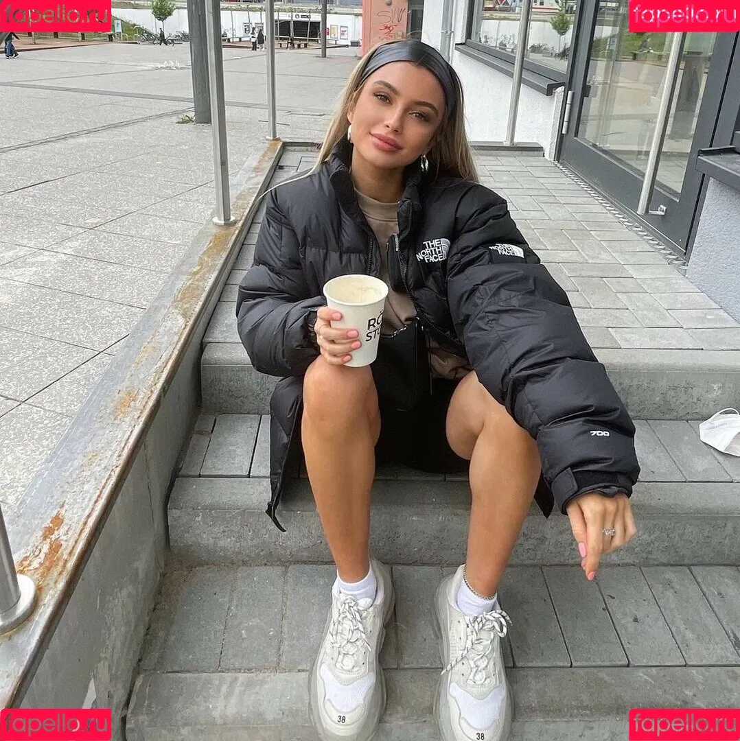 Linabmn Onlyfans Photo Gallery 