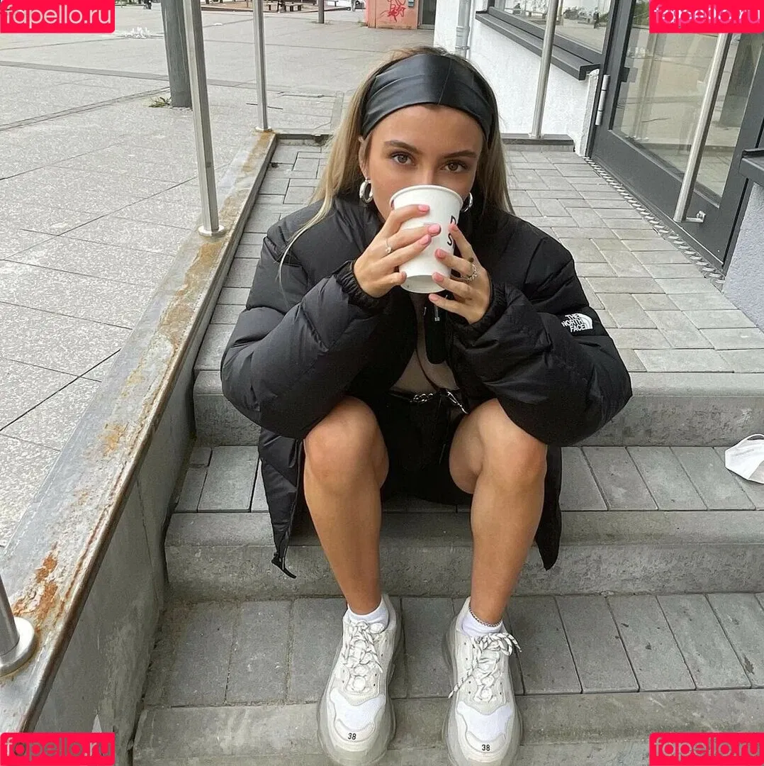 Linabmn Onlyfans Photo Gallery 