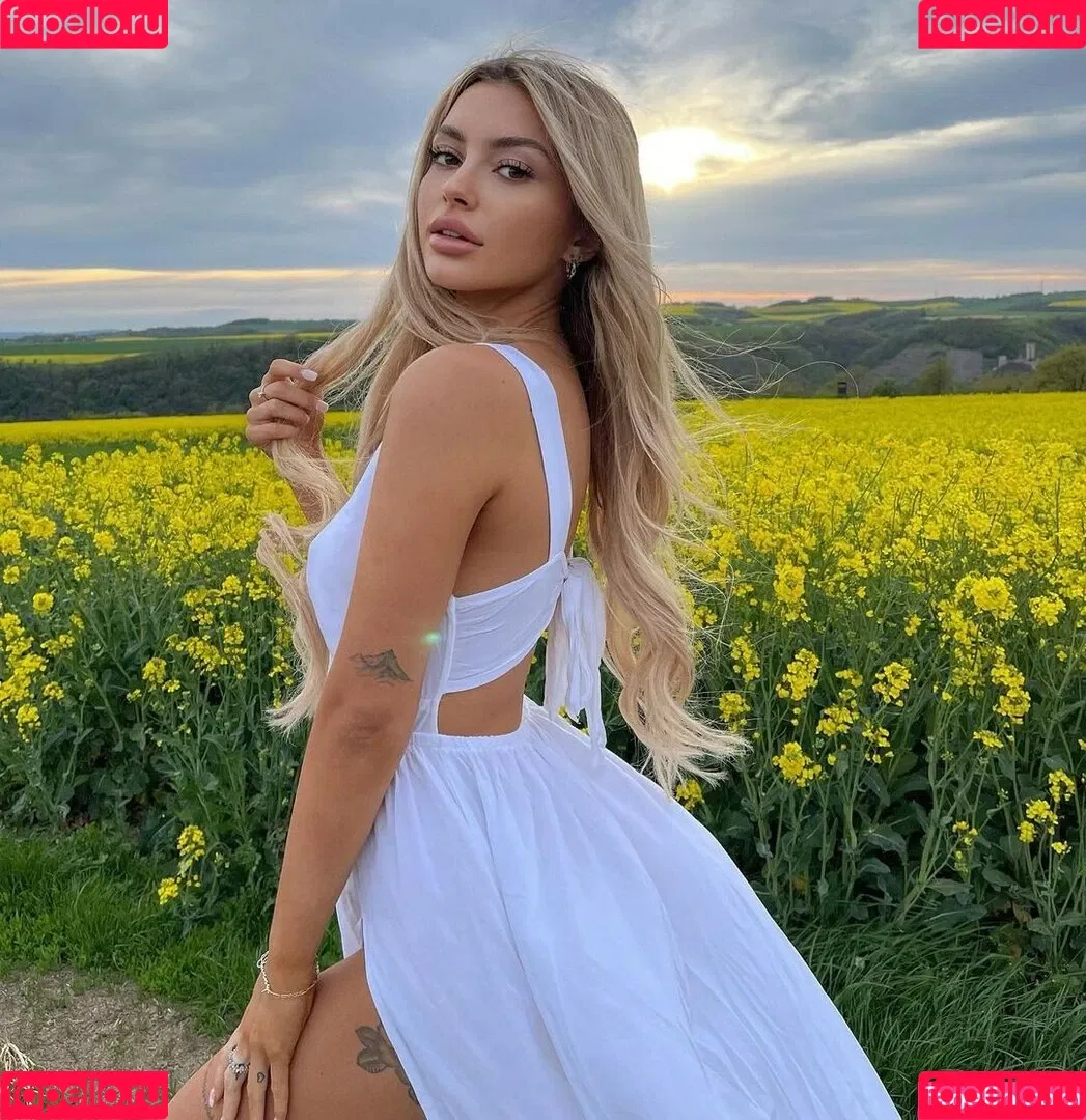 Linabmn Onlyfans Photo Gallery 