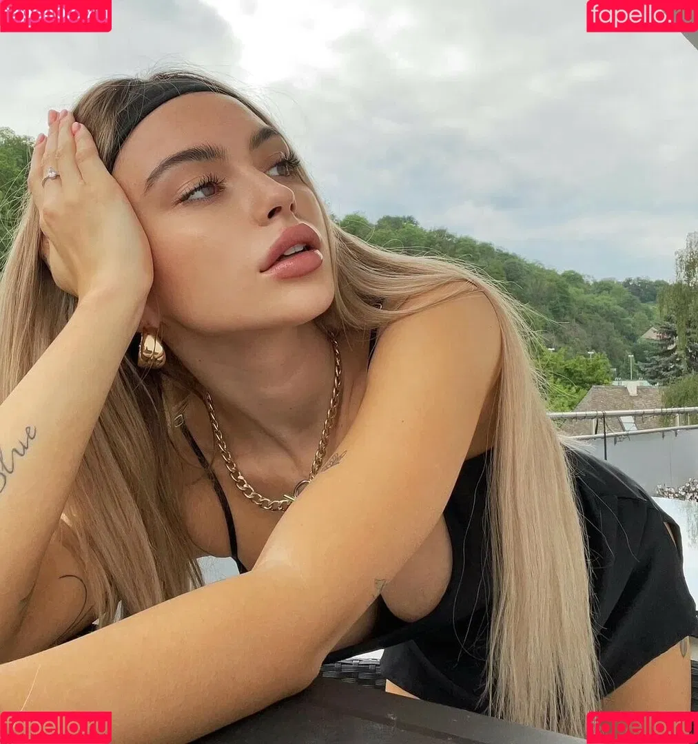 Linabmn Onlyfans Photo Gallery 