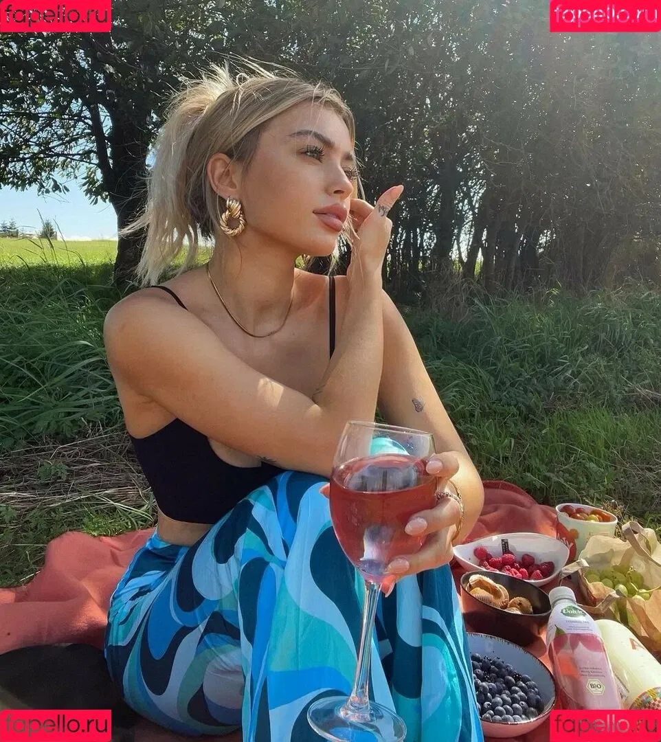 Linabmn Onlyfans Photo Gallery 