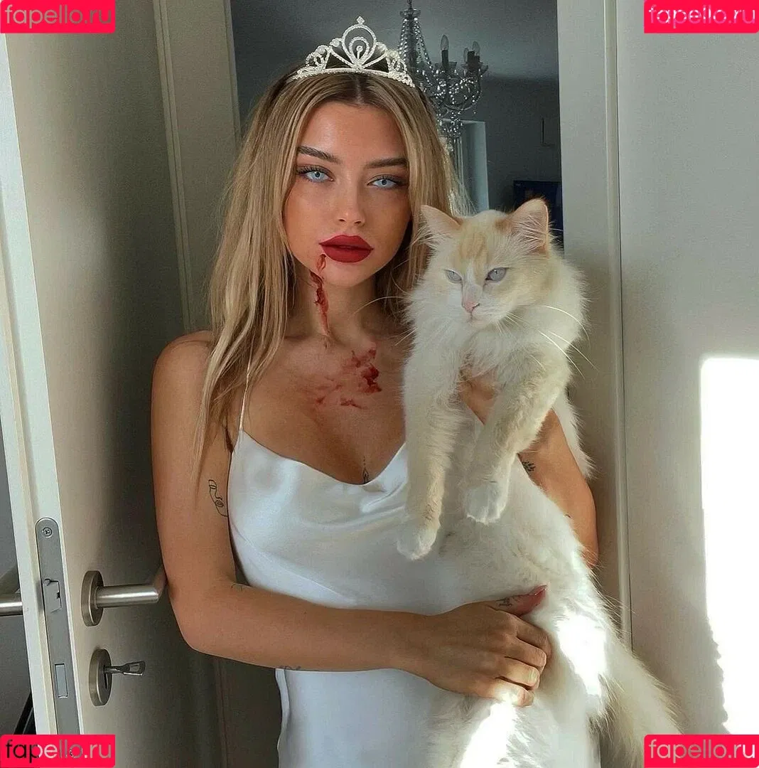 Linabmn Onlyfans Photo Gallery 