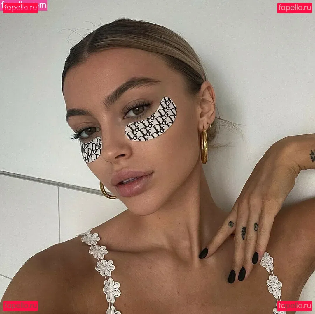 Linabmn Onlyfans Photo Gallery 