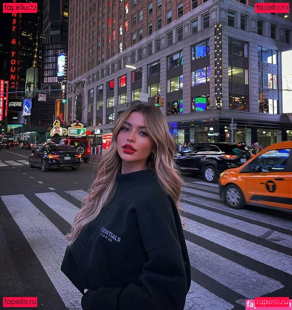 Linabmn Onlyfans Photo Gallery 