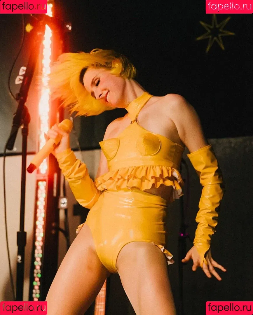 Tessa Violet Onlyfans Photo Gallery 