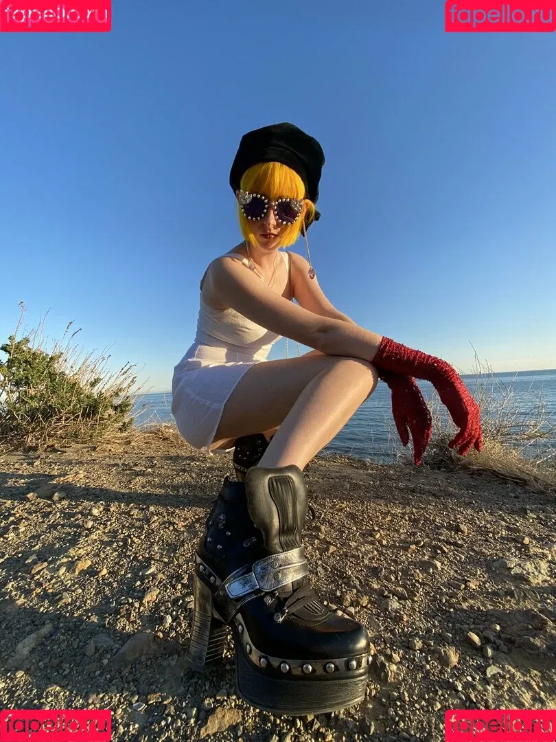 Tessa Violet Onlyfans Photo Gallery 
